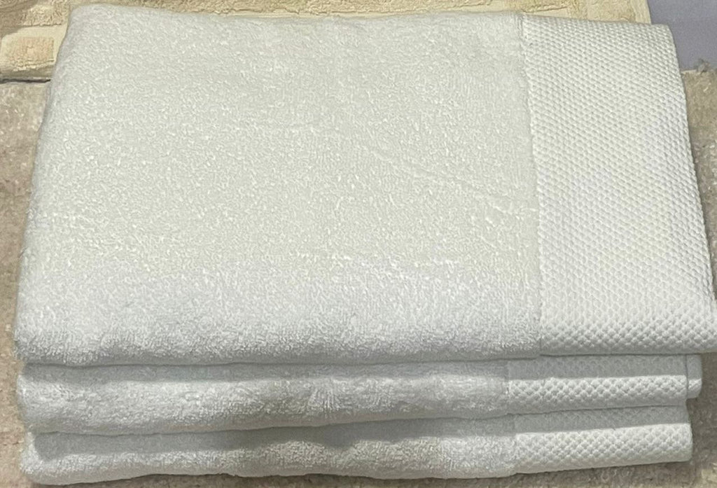 Classic White Cotton Bath Towel – Elegant Design