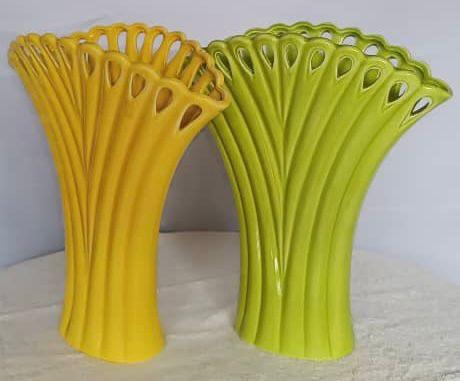 Elegant Ribbed Fan-Shaped Ceramic Vase